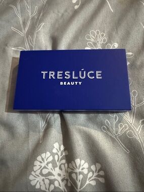 TRESLÚCE Beauty Eyeshadow Palette - Navy Blue